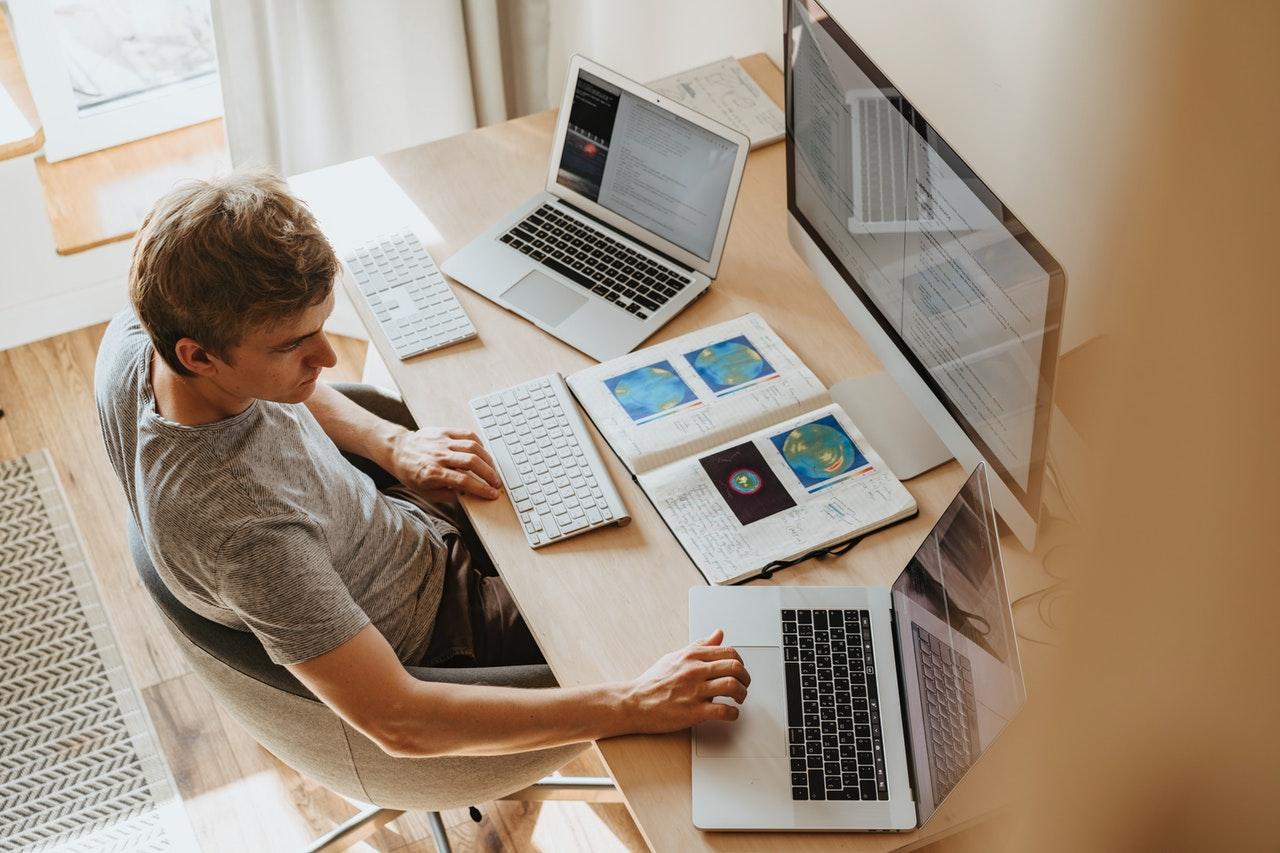 REVISTA HOLA: 5 claves de teletrabajo con las que serás más productiva y tendrás menos estrés