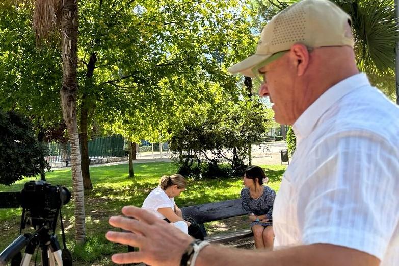 LA FUNDACIÓN VIVOFÁCIL rueda en Alcalá de Henares la soledad de los jóvenes para un documental